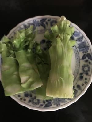 ブロッコリーの芯の皮むき