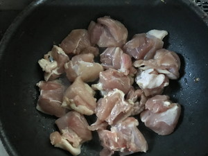 鶏もも肉を皮から焼く